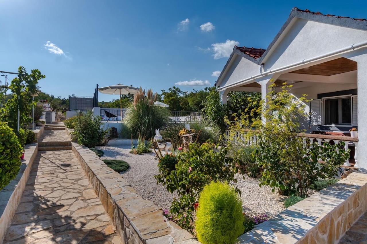 Вілла House Camellia With Fenced Pool And Playground Blizna Donja Екстер'єр фото