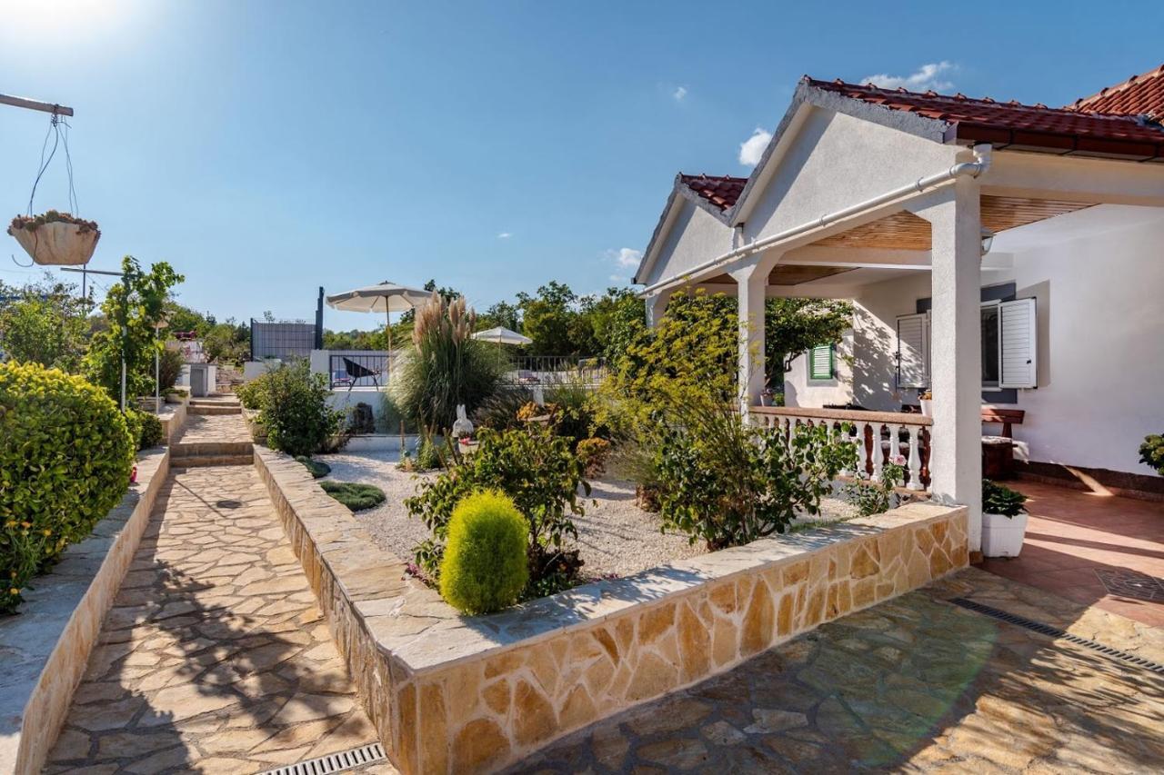 Вілла House Camellia With Fenced Pool And Playground Blizna Donja Екстер'єр фото